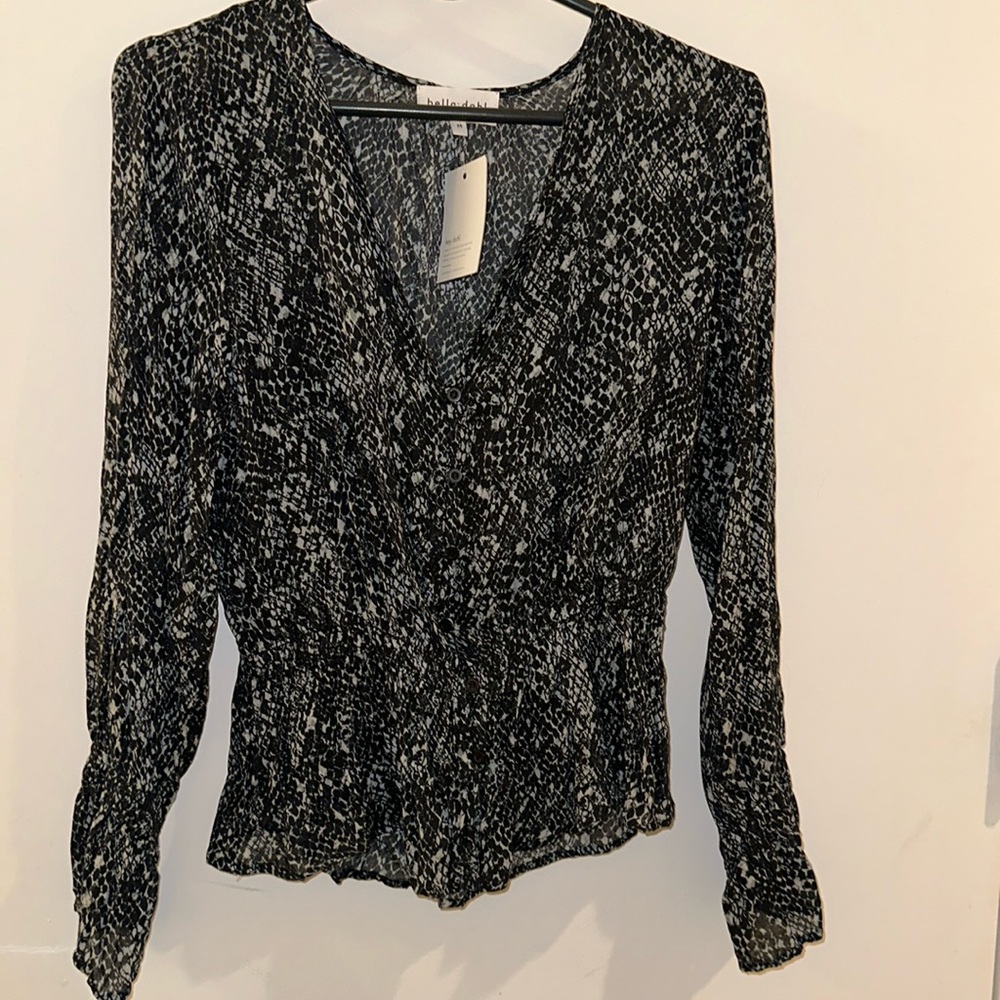 Bella Dahl Blouse Grey Snake color Size Medium NWT